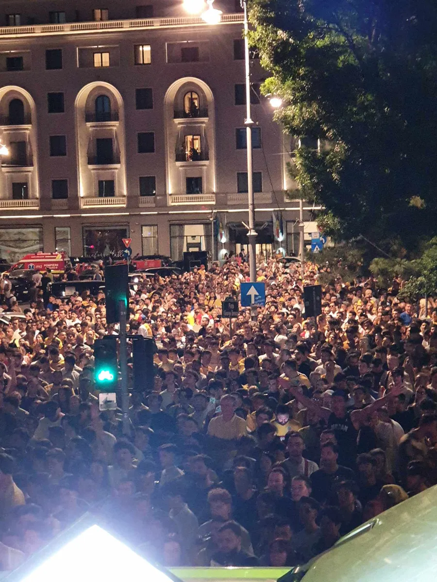 Românii n-au mai putut să intre în fan zone-ul special amenajat