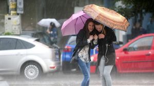 ANM, avertizare de ultimă oră. A fost emis cod galben pentru mai multe zone ale țării: ”Descărcări electrice, vijelii și...”