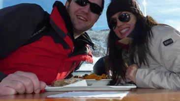 Andi Moisescu si sotia, senzatii tari pe partie! Am coborat spectaculos cu saniutele, la 11 noaptea, de la 2.500 de metri altitudine