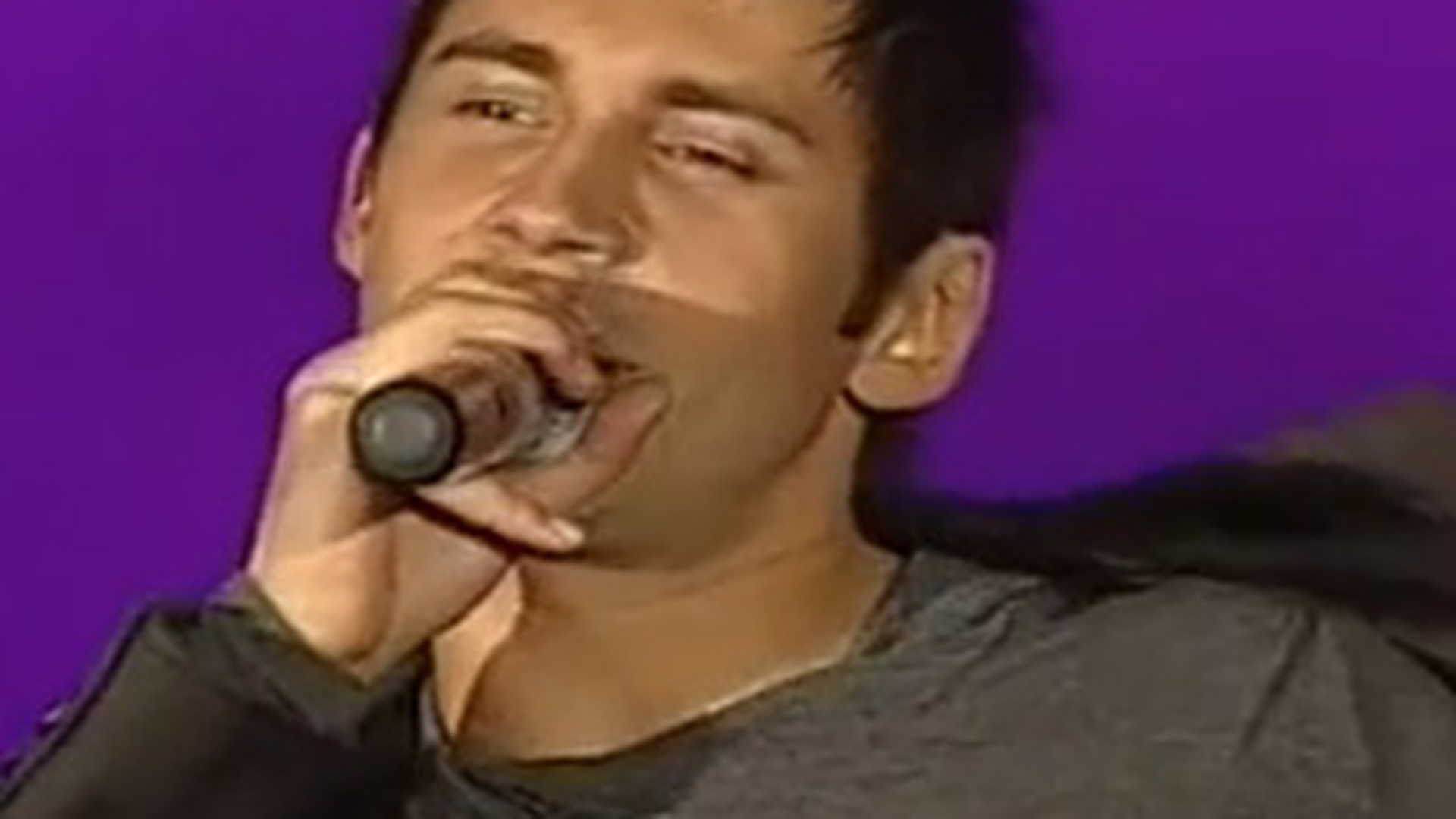 VIDEO Dan Balan, beat sau drogat?! Uite in ce hal a putut sa cante intr-un concert la Chisinau!