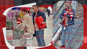 Micuța Eva Maria, vedetă în mall! Flick și soția lui au dat startul chiar de la intrare! Imaginile care vor emoționa orice cuplu