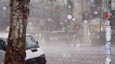 Cod galben de ploi şi vijelii în 21 de judeţe din centru şi jumătatea de vest a ţării