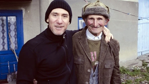 Cine este Luca Sabin, de fapt, țăranul de 80 de ani din satul Râmeț, care a ajuns vedetă pe Netflix