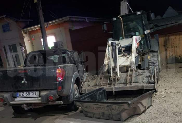 Accident teribil la Brăila. Un băiat de 21 de ani a murit după ce mașina condusă de prietenul lui a intrat într-un  buldoescavator parcat pe marginea șoselei