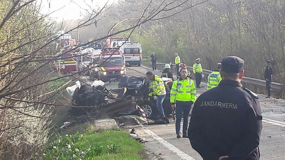 VIDEO. Accident grav în Teleorman! Un autoturism și un microbuz s-au ciocnit frontal: 12 victime. A fost activat planul roșu de intervenție