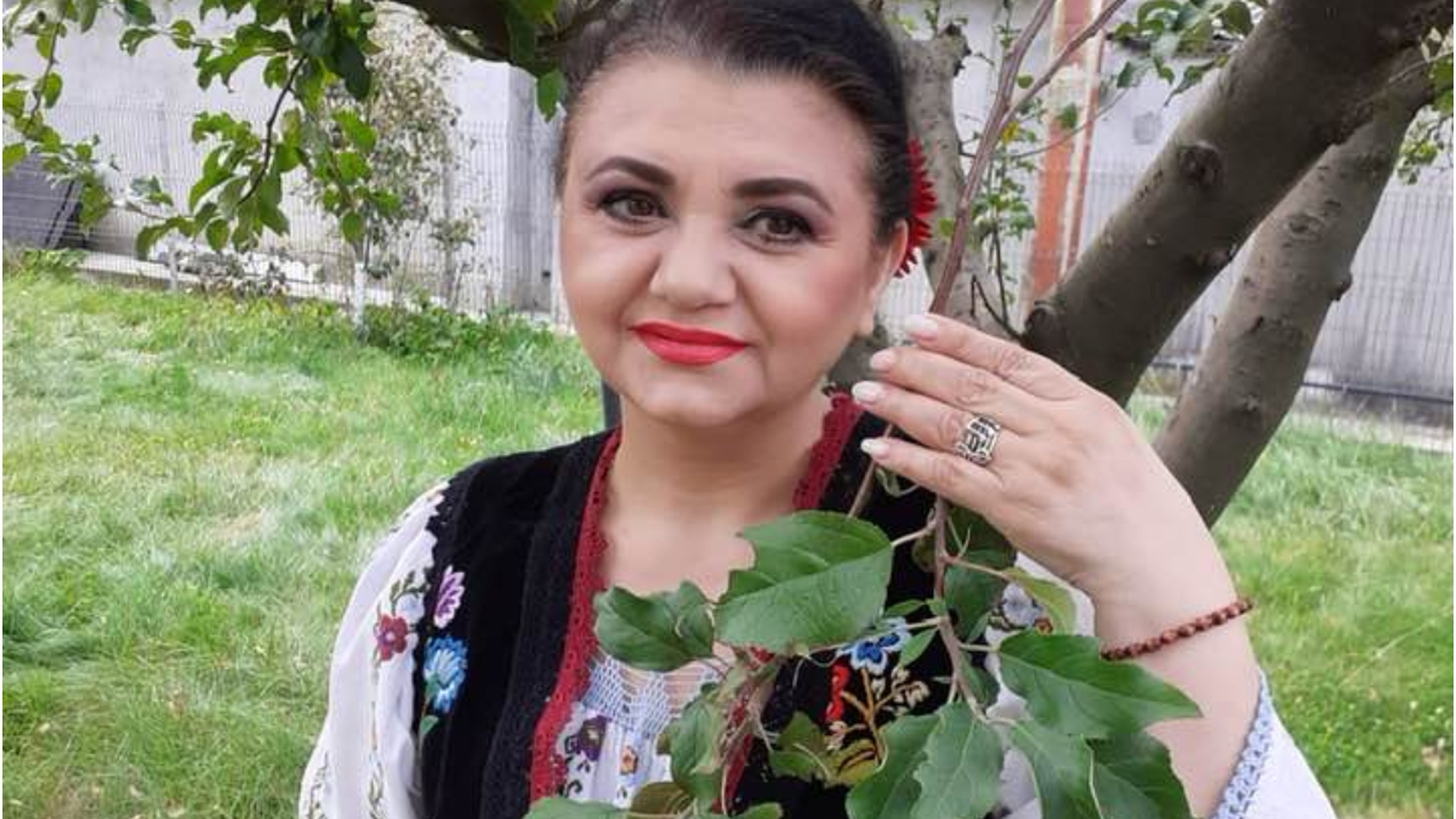 Solista Victorița Cica a murit la 50 de ani. Ciocârlia Olteniei le cântă acum îngerilor: „A lăsat un gol imens”