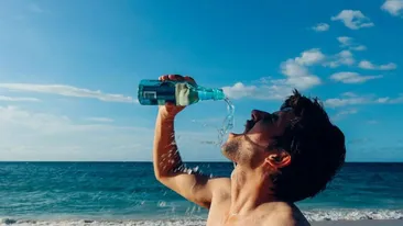 Ce se întâmplă în corpul tău dacă bei apă rece în timpul verii. Medicii trag un semnal de alarmă