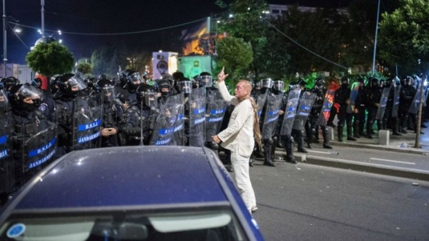 Adevărul despre averea „bărbatului îmbrăcat în alb” de la Jandarmerie! Ce salariu are colonelul Cătălin Paraschiv și ce mașini conduce!