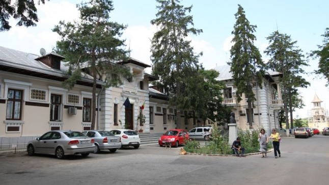 O pacientă a Institutului Socola din Iaşi s-a aruncat într-o fântână din curtea spitalului