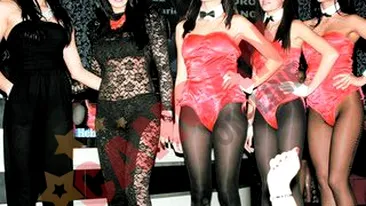 Nu se mai dezlipeste de costumul-perdea