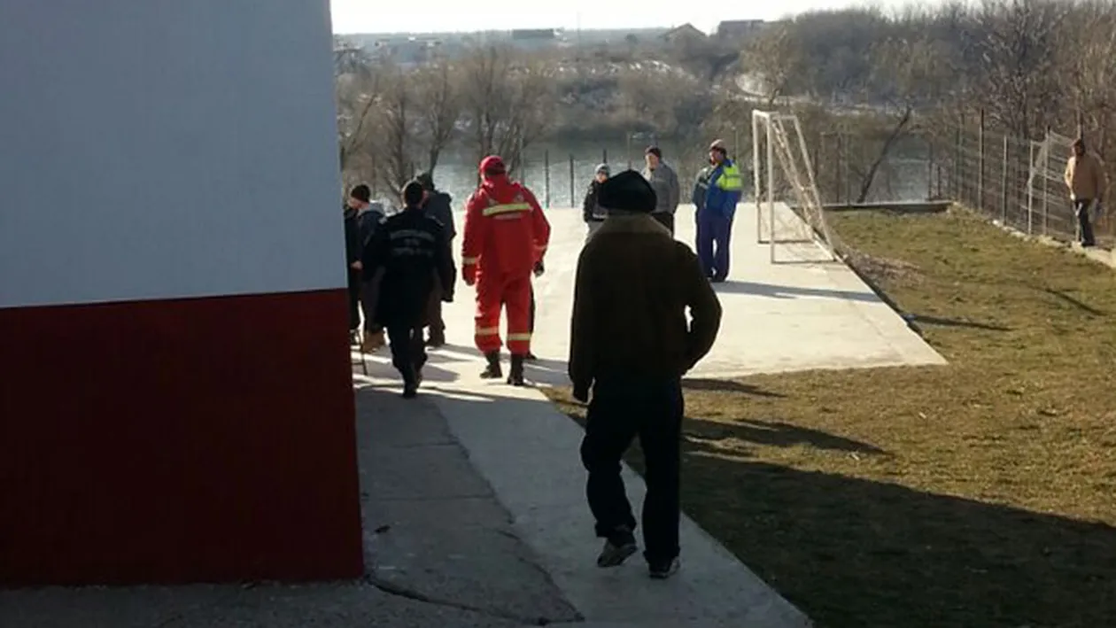 PANICA la o Scoala Generala din Tancabesti! Mai multi copii au fost intoxicati cu vapori de CLOR!