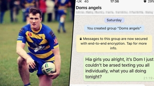 S-a îmbătat atât de tare încât a dat același mesaj pe WhatsApp tuturor femeilor din lista lui! Incredibil ce răspuns i-au dat amicele lui