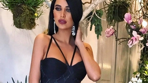 DANIELA CRUDU, apariţie hot după ce s-a spus că şi-a dat demisia din emisiunea lui DAN CAPATOS. Poartă un costum de baie minuscul, iar...