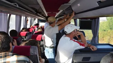 Cum trec românii frontiera pe timp de pandemie. Mesajul unui șofer de autocar: Pregătiţi câte 20 de euro fiecare