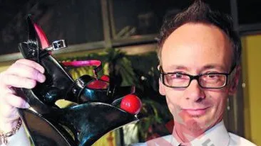 Perez Hilton ironizeaza pantofii lui Mihai Albu