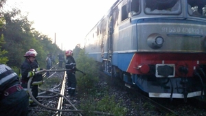 Tren în flăcări, în Prahova! Pompierii intervin cu mai multe autospeciale