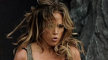 Nici Jennifer Lopez nu mai e ce-a fost! Solista s-a ingrăsat vizibil si pare imbătrânită. Cum a apărut la ultimul concert