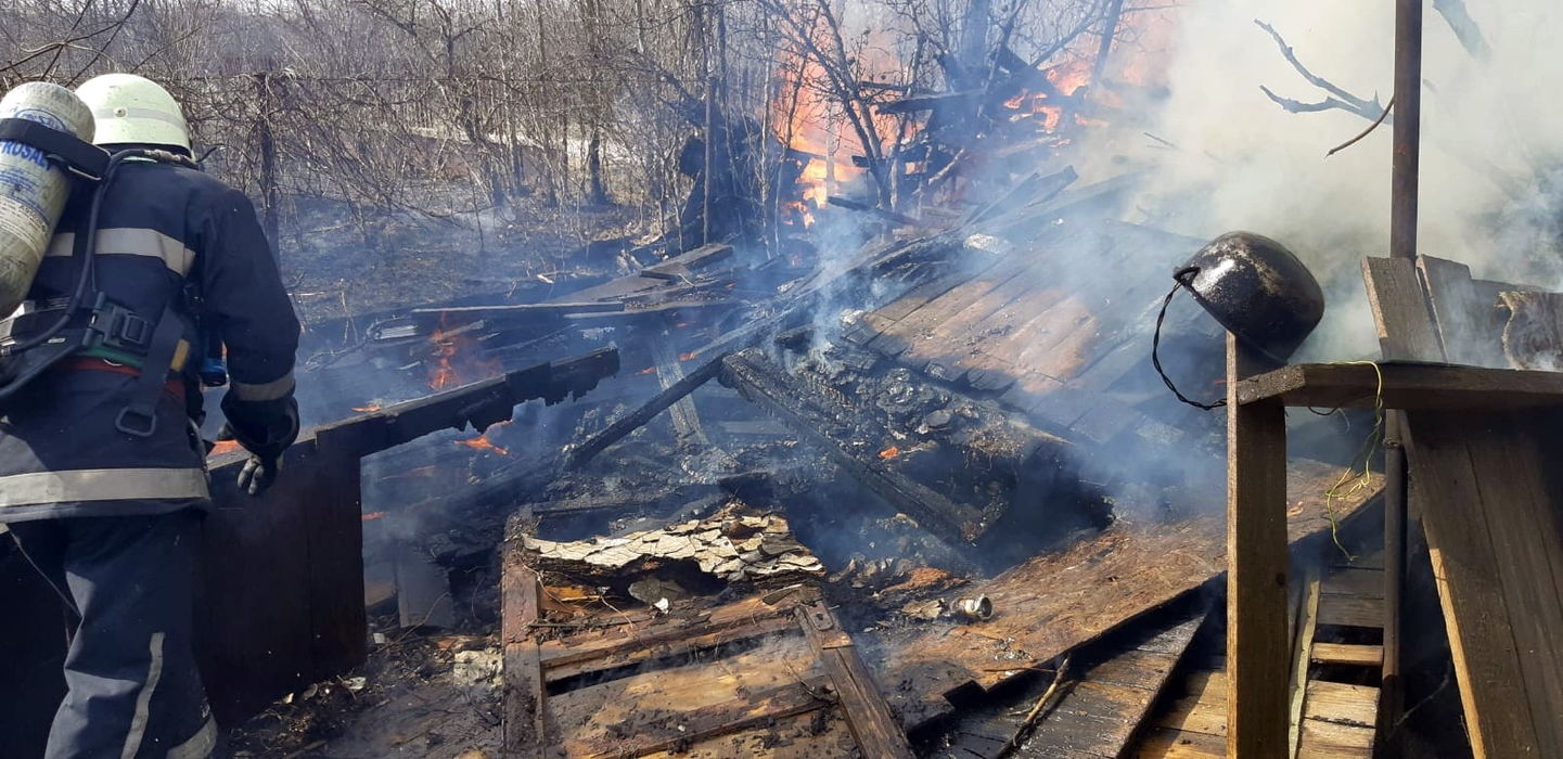 După Vrancea și Giurgiu, incendiu puternic de vegetație și în Dâmbovița | FOTO + VIDEO
