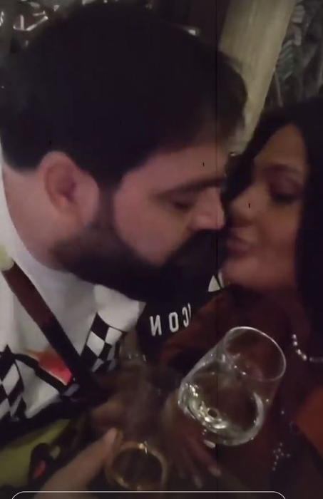 Roxana Dobre și Florin Salam s-au filmat într-un moment intim. Cum arată abdomenul brunetei după 3 sarcini | FOTO & VIDEO
