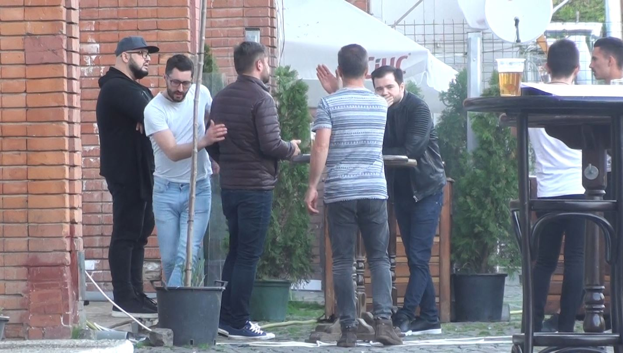 Echipa tehnică a venit să le transmită ceva celor trei artiști