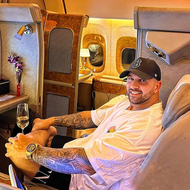 Alex Bodi în avion/ Sursă foto: Instagram.com