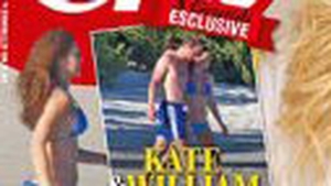 Primele fotografii cu burtica Prinţesei Kate! Însărcinată şi în costum de baie în vacanţă!