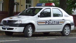 O masina a Politiei, aflata in misiune, a fost implicata intr-un accident rutier, la Barlad