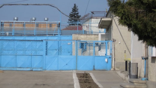 Crimă oribilă în penitenciarul din Iaşi! Un deţinut şi-a lovit colegul de celulă cu un scaun în cap