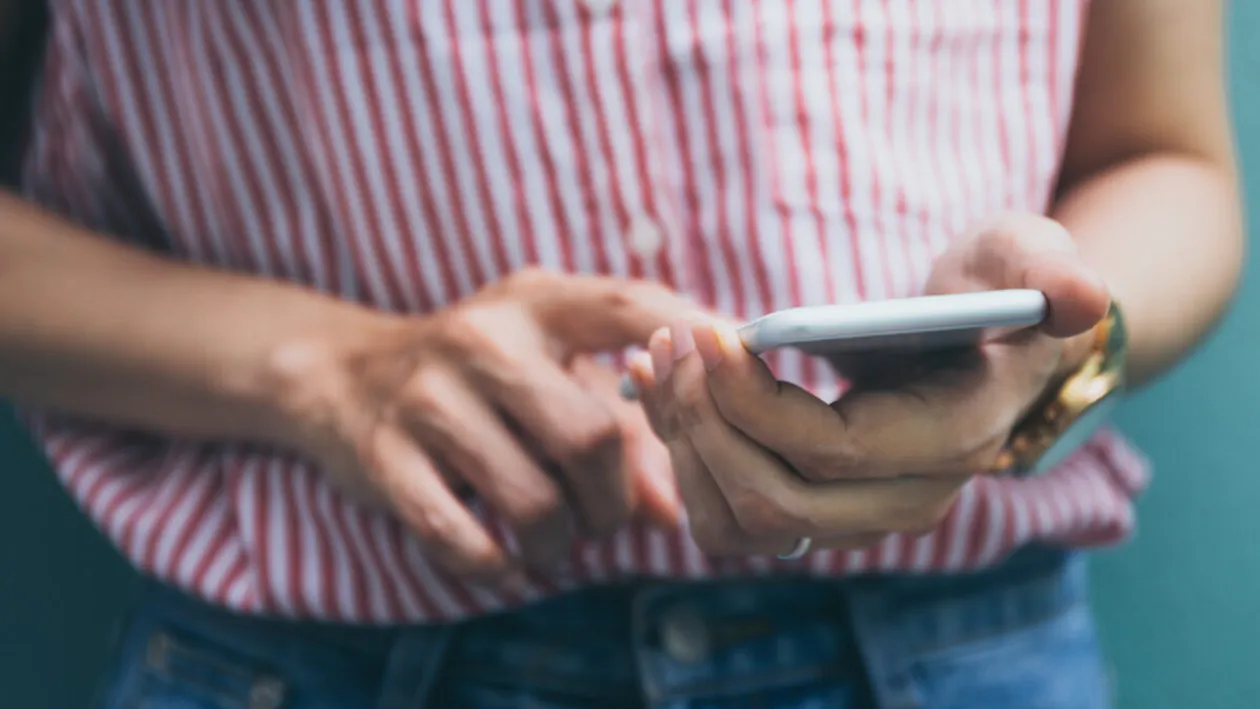 Tinder Swindler, varianta românească! O româncă a păcălit un bărbat din Austria să îi dea aproape 800.000 de euro