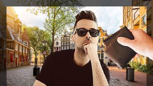 Jefuit la Amsterdam! Tudor de la Fly Project a rămas fără portofel în capitala Olandei