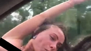 Ce s-a întâmplat după ce a murit rusoaica topless care ieşise pe geamul maşinii. Familia e disperată!
