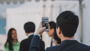 Vacanța l-a costat pe un turist 143.000 de euro doar pentru că a folosit telefonul. Ce s-a întâmplat