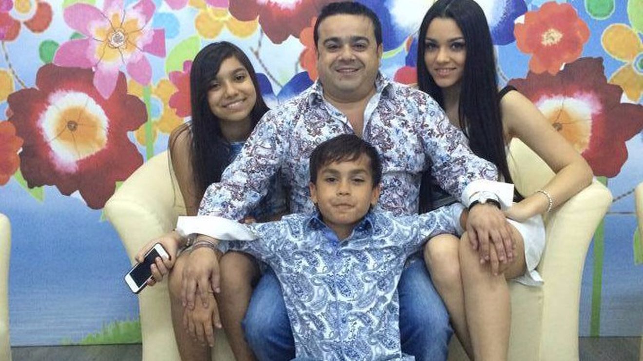 Sora şi fratele lui Carmen Minune au făcut show într-un restaurant! Adiţă l-a făcut pe manelist să lăcrimeze