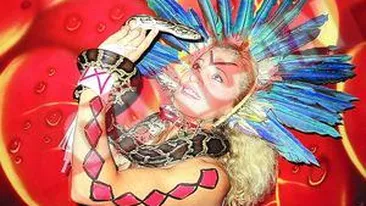 Sexy-imblanzitoarea de serpi