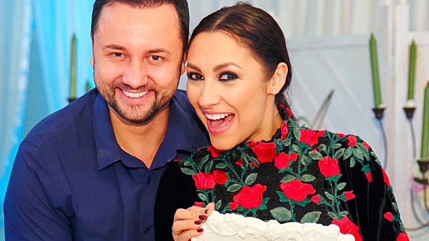 Prima fotografie cu ANDRA, după ce s-a anunţat la TV că e gravidă în 7 luni! Cum a apărut în această dimineaţă