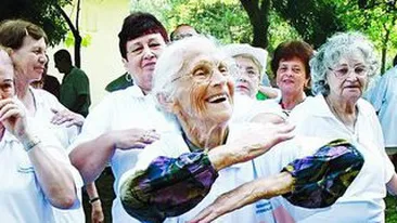 La 105 ani, da lectii de fitness