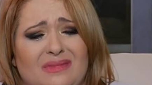 Viorica ar innebuni daca ar vedea imaginile astea cu Fulgi! A fost filmat cu berea in mana si camasa descheiata!