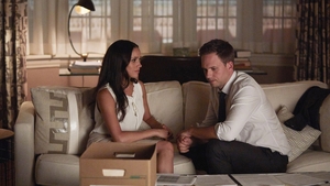 Patrick J. Adams, contre cu Meghan Markle! Ducesa a reacționat după ce actorul din Suits a zis că „nu are destui urmăritori ca să primească gemul ei”