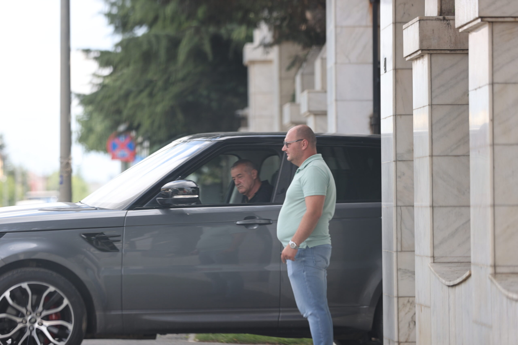 Gigi Becali a lipsit de la petrecerea dată de Giovanni, dar i-a trimis cadoul printr-un om de încredere (Foto: CANCAN.RO)