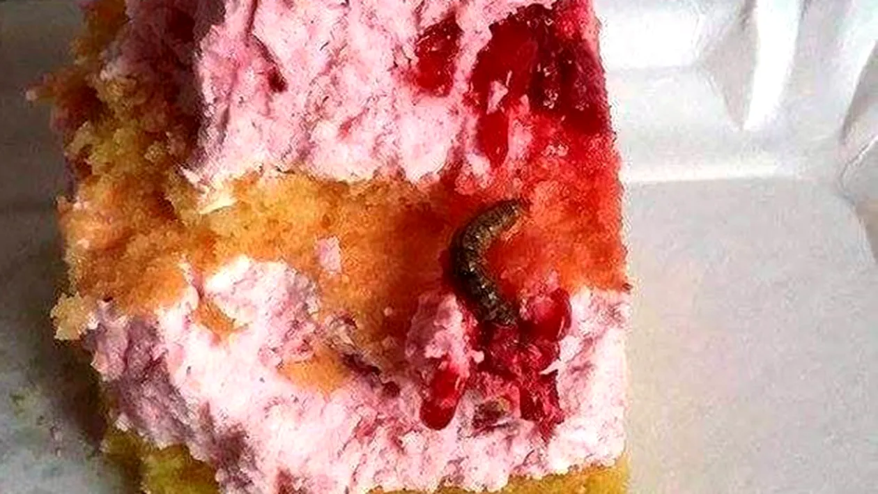 Prăjituri cu viermi la o cofetărie din Arad! Autorităţile fac verificări