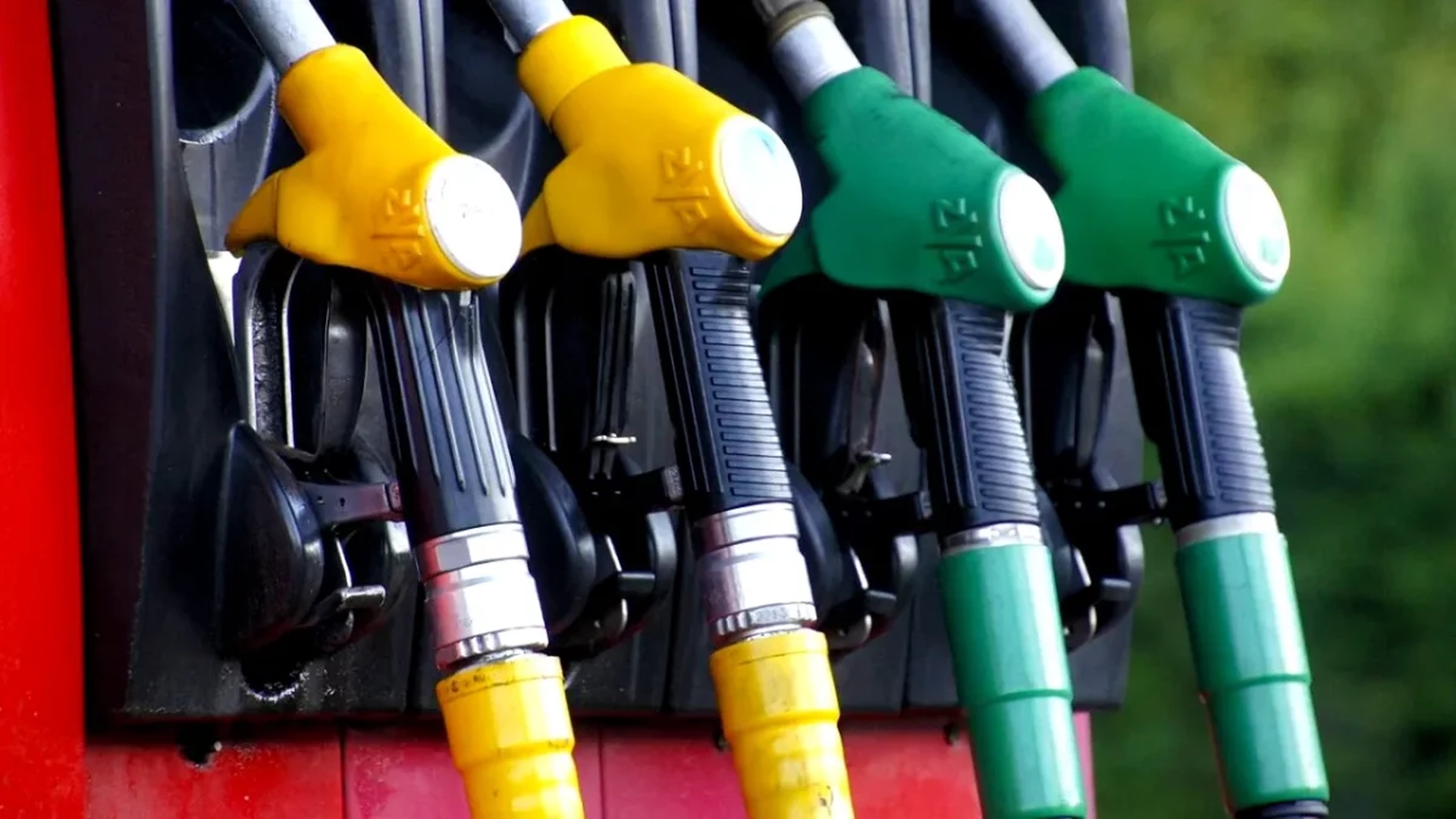 Se ieftinesc carburanții în România. Benzina a coborât sub 9 lei, motorina sub 10 lei în marile orașe