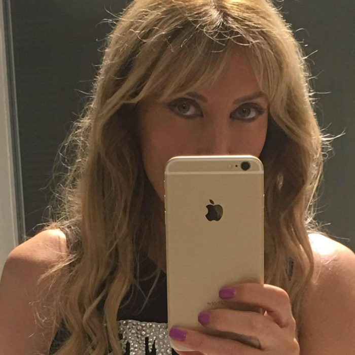 Maya, sexy-patroneasa MedLife, este noua "Regină a selfiurilor" din lumea bună