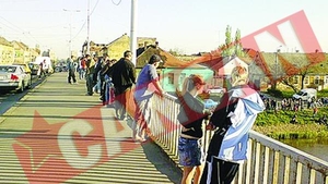 S-a aruncat de pe pod pentru ca a parasit-o prietenul