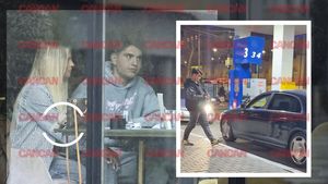 Youtuberul momentului, elev silitor: îl copiază pe „maestrul” Selly. Bisoi cu Maybach-ul , iar doamna Mihaela nu iese fără Labubu!