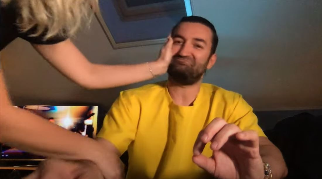 Gina Pistol, filmată în timp ce îl sărută pe Smiley: “Te iubesc”. Cum a reacționat prezentatorul de la Românii au Talent și dezvăluirile făcute despre viața lor în vreme de coronavirus | VIDEO