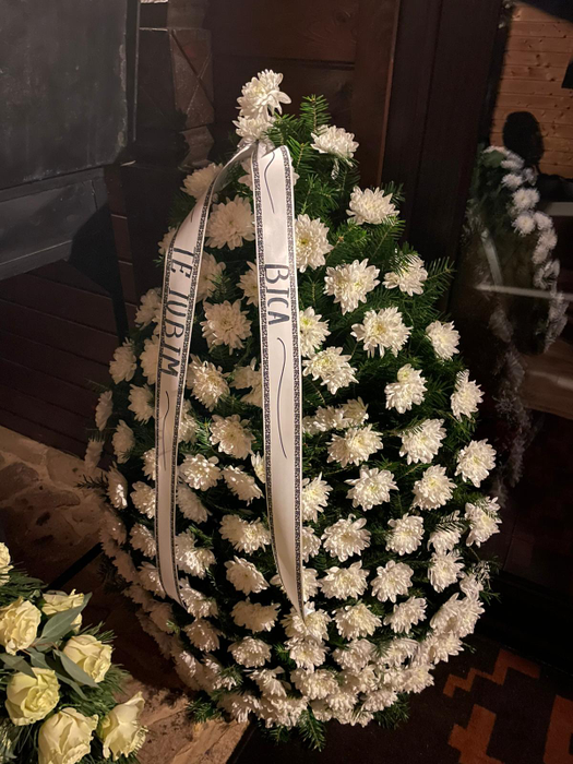 Ce a apărut la căpătâiul Marilenei, mama Mihaelei Rădulescu? Imagini tulburătoare de la priveghi