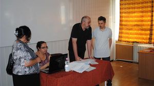 Există şi altfel de romi. Florin Nicoi are două facultăţi şi vrea să ducă toţi etnicii la şcoală