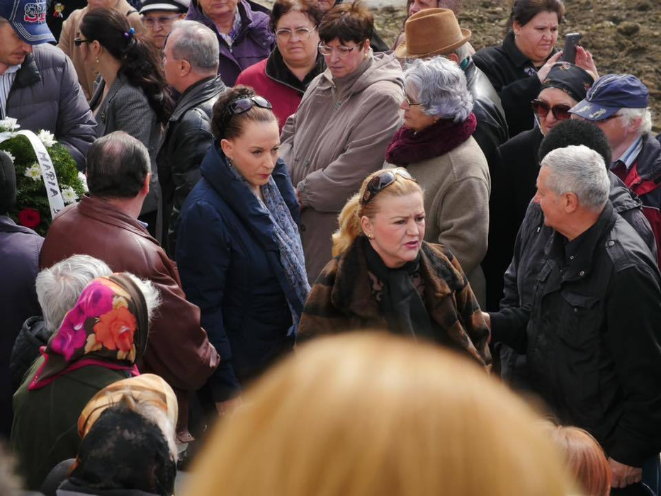 Maria Dragomiroiu şi Maria Cârneci au venit să îşi ia rămas-bun de la Ileana Ciuculete