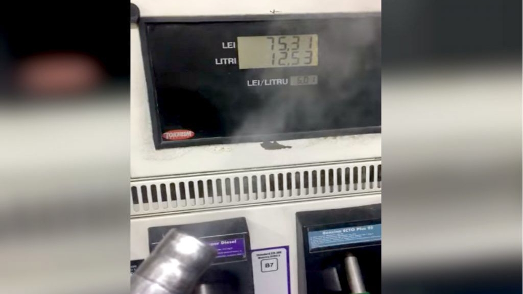 Țeapă la o benzinărie de pe DN1! Un șofer a plătit motorina cu care și-a alimentat mașina, dar, de fapt, în rezervor era... și abur