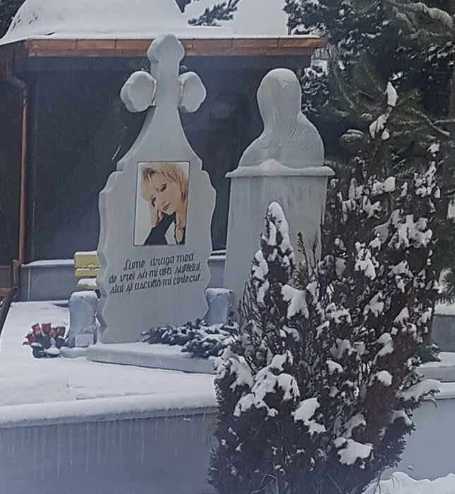 Imagini copleșitoare la mormântul regretatei cântărețe de muzică populară